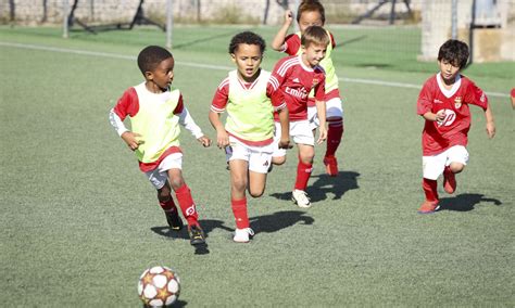 Joga Nas Escolas De Futebol Do Sl Benfica Sl Benfica