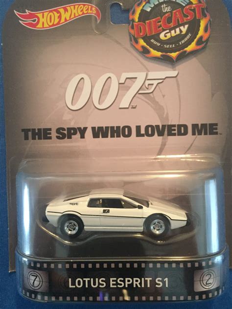 Hot Wheels Retro Entertainment James Bond The Spy Who Loved Me Lotus Esprit S