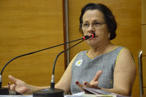 Ana Lúcia cobra regularização do pagamento de vigilantes de escolas