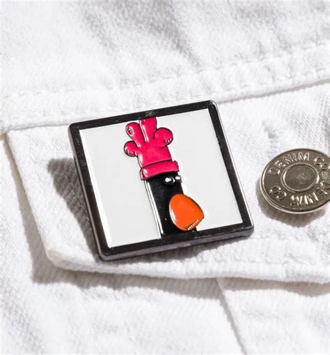 Wallace & Gromit Feathers McGraw Pin Badge