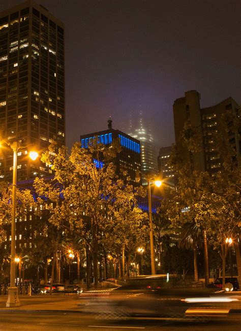 Salesforce Tower light show loses out to the SF fog