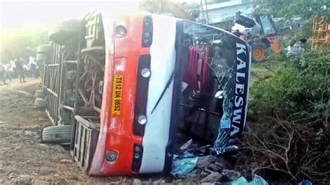 Private Bus Overturns Lucky Escape For Passengers The Hindu