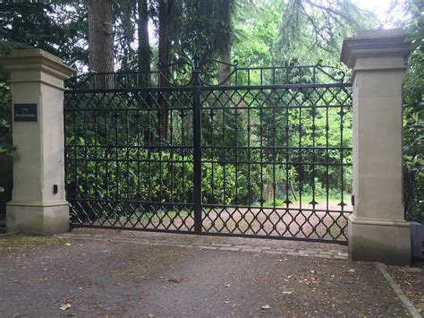 Electric Driveway Gates In Cranleigh Surrey Wentworth Gates