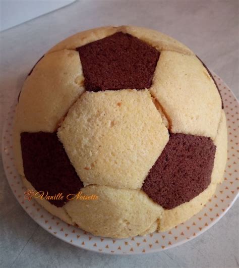 Gâteau génoise ballon de foot Gâteau ballon de foot Ballon de foot