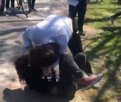 Brutal Secundaria Investiga Pelea Entre Dos Alumnas De Un Liceo Video