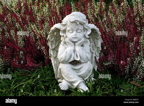 Angel Sculpture Hi Res Stock Photography And Images Alamy