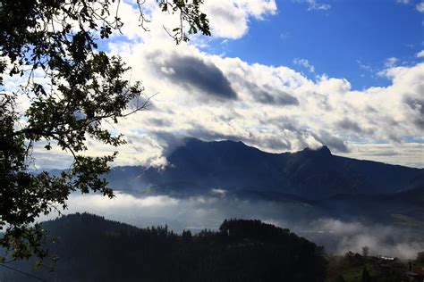 Anboto Con Nubes Revueltas Eitb Eus Flickr