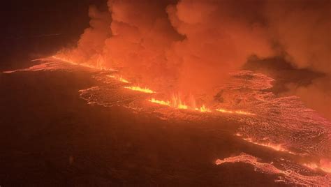 Iceland Volcano Spectacularly Erupts In 4-Kilometer-Long Fissure ...