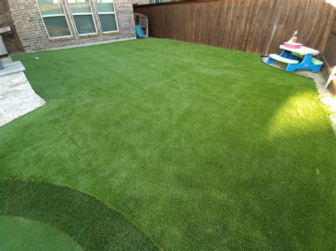 Simple backyard putting green – Turf Oasis