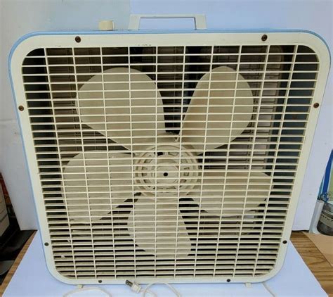 K Mart K 223 Lakewood 3 Speed 20 Inch Whisper Quiet Box Fan Kmart K223