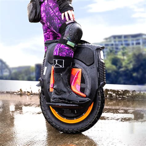 The Inmotion V Ht Electric Unicycle Is Now On Sale Vrooomin