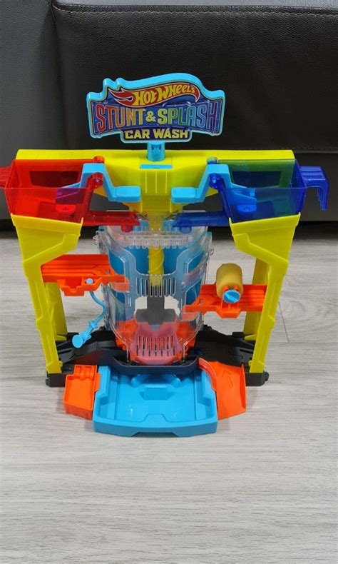 Hot Wheels Stunt Splash Car Wash Hobbies Toys Toys Games On Carousell
