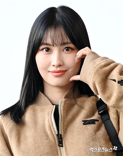 221027 Xportsnews Site Updates Momo Headed To Japan For Onitsuka