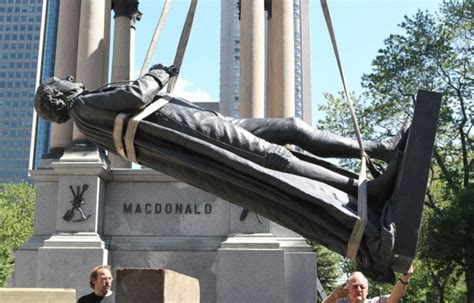 La Statue De John A Macdonald Sera Restaur E Le Devoir