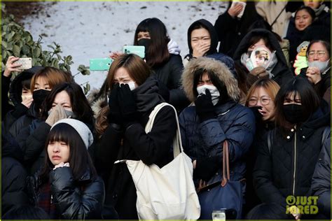 Jonghyun's Funeral Attended By His SHINee Bandmates: Photo 4003488 | Jonghyun, Kim Jong-Hyun ...