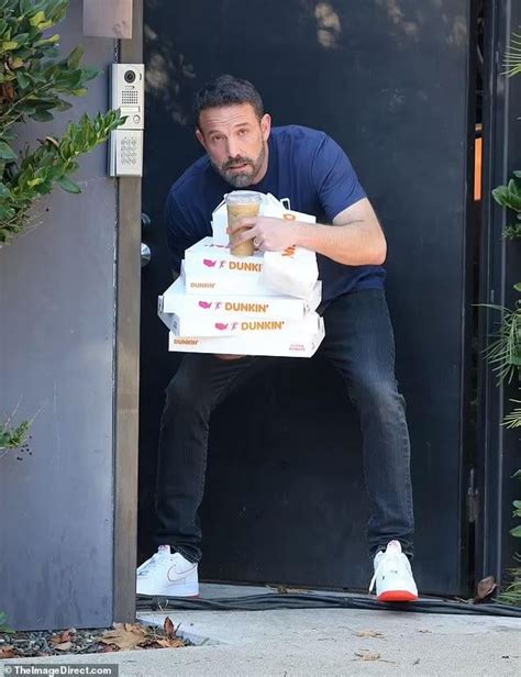 Ben Affleck recreates his viral meme for a Dunkin’ Donuts commercial ...