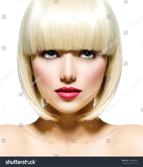 9 077 Imágenes De Blonde Hair And Fringe Imágenes Fotos Y Vectores De Stock Shutterstock