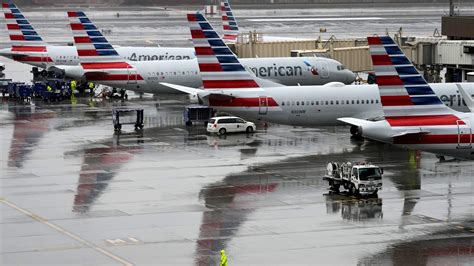 American Airlines Cuts Flights In Phoenix This Summer