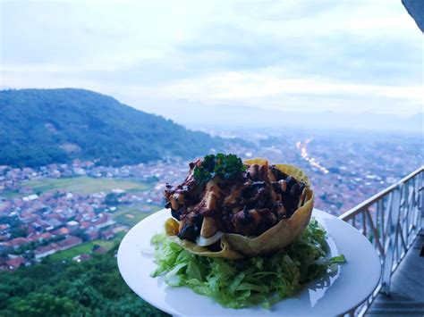 4 Tempat Makan Bagus Di Bandung Dengan View Super