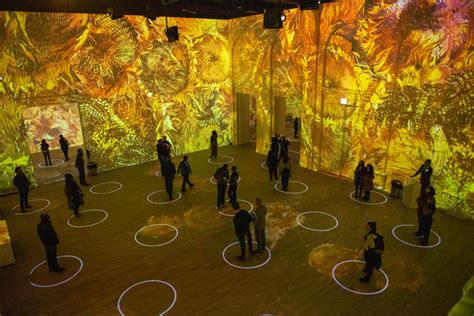 This Mesmerizing 'Immersive Van Gogh' Exhibition Has Just Been Extended