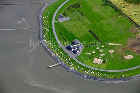 Husum aus der Vogelperspektive Küsten Landschaft mit Deich