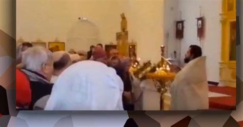 A Manguerazos Bendice Sacerdote A Feligreses El Diario Mx