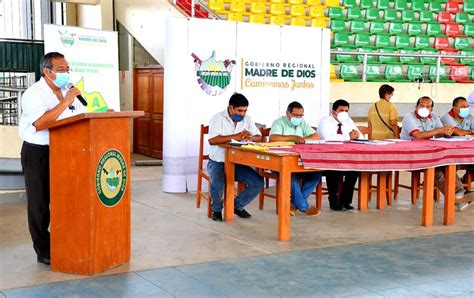 Gobernador De Madre De Dios Congresista Alex Lozano Y Agricultores