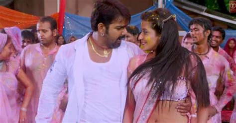 Monalisa Sexy Video Bhojpuri Actress Pawan Singh S Romantic Holi Song Jab Se Chadhal Ba