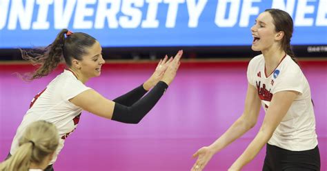 Nebraska volleyball's freshmen adjusting to NCAA pressure