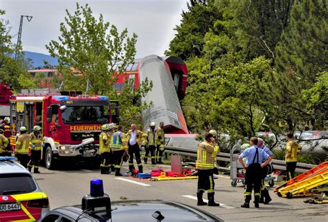 Trem Descarrila No Sul Da Alemanha E Deixa Ao Menos Quatro Mortos