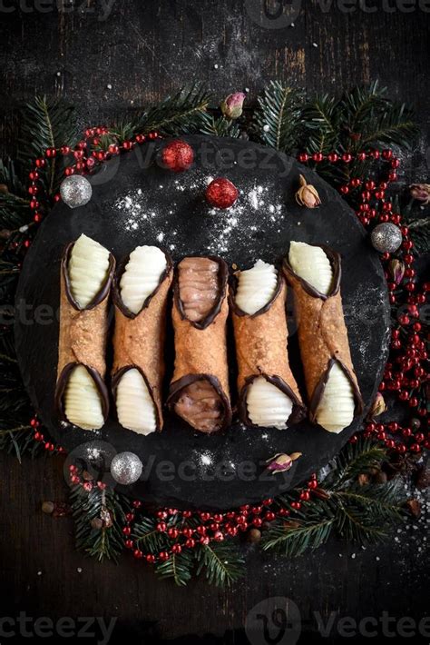 Traditional Italian desert cannoli 23096650 Stock Photo at Vecteezy