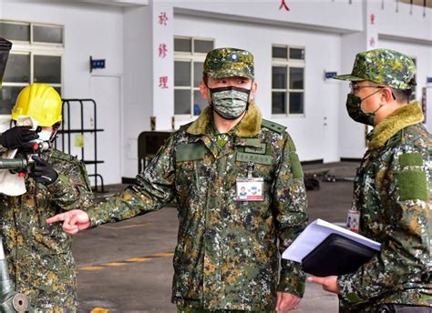 澎防部指揮官視導連主官裝檢 要求官兵落實裝備保養 軍聞 澎防部指揮官視導連主官裝檢 要求官兵落實裝備保養 青年日報