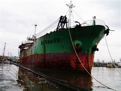 Rusted Green Vessel Docked At The Navotas Fish Port Irvine Kinea