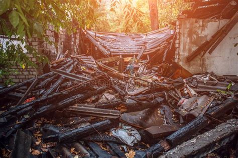 Casa Queimada Ruínas Da Construção Destruída Pelo Fogo Conceito Do