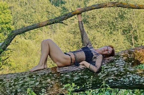 Nude On The Tree Trunk Nude Pics XHamster
