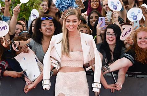 Pin For Later Gigi Hadid S Red Carpet Look Is Even Better From The