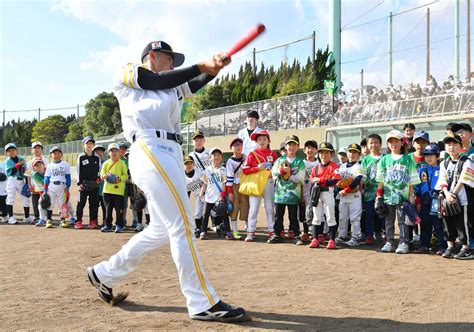 【ソフトバンク】生海が結婚「泣いて喜んでくれた」片膝ついてバラ108本「結婚してください」 プロ野球写真ニュース 日刊スポーツ