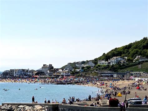 Lyme Regis Church Cliff Beach - Photo "Lyme Regis" :: British Beaches