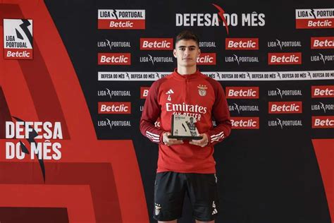 António Silva recebeu prémio de defesa do mês de fevereiro Flashscore pt