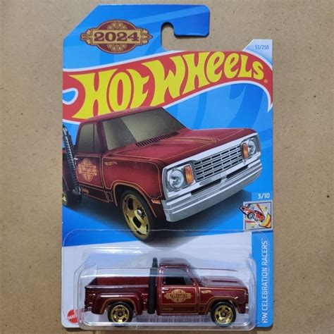 Jual Hot Wheels Dodge Li L Red Express Truck Hw Celrbration Racers Red Shopee Indonesia