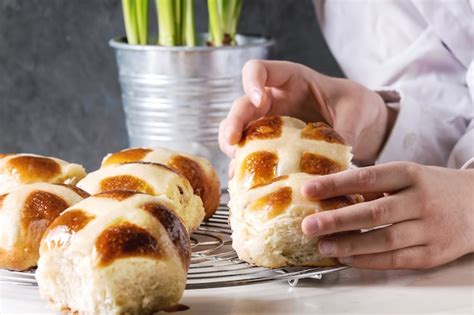 Premium Photo Easter Hot Cross Buns