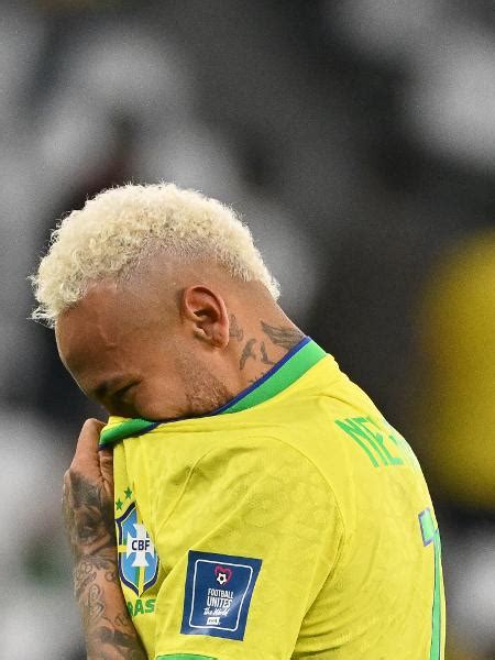 Neymar revela que pensou em aposentadoria da Seleção mas seguirá