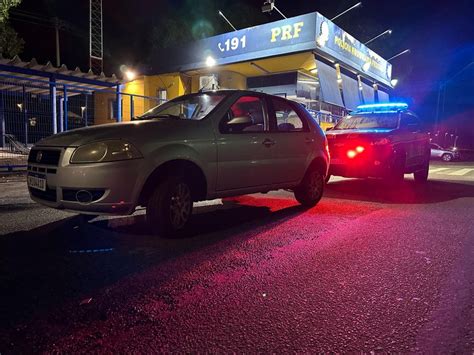 Carro clonado e registro de furto é apreendido pela PRF em São