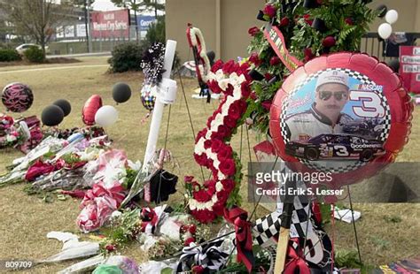 Dale Earnhardt Memorial Photos and Premium High Res Pictures - Getty Images