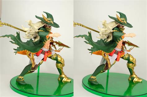 エイコー パズルandドラゴンズ フィギュアコレクション Vol3 光槍の魔術神 オーディン レビュー 3dの立体視でフィギュアを眺める