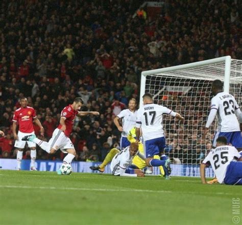 Manchester United Le Marca Goles Al Basel Futbol Sapiens