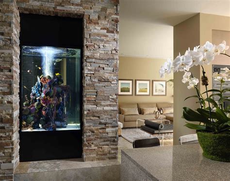 Аквариумы встроенные в стену (60 фото)