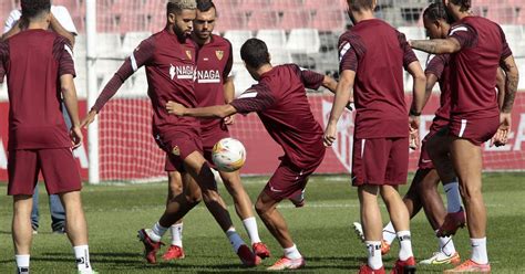 En Nesyri vuelve a entrenar y Koundé sigue ausente