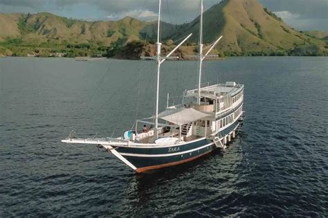 Komodo Island Tara Phinisi Sailing Labuan Bajo