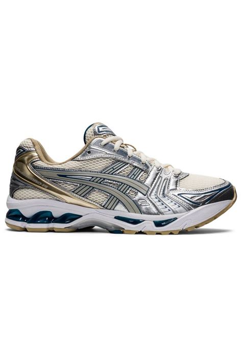 Asics Sneakers Are the Surprising Sneaker Trend Taking Off | Who What Wear